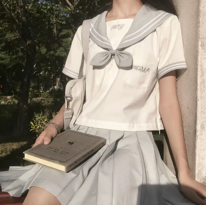 妈妈圈的流言蜚语 封面